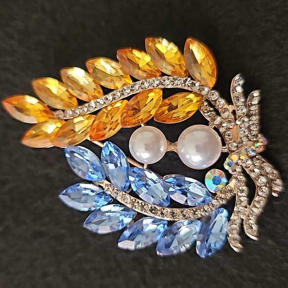 NWT with Rhinestone and Faux Pearl - Picture 5 of 5